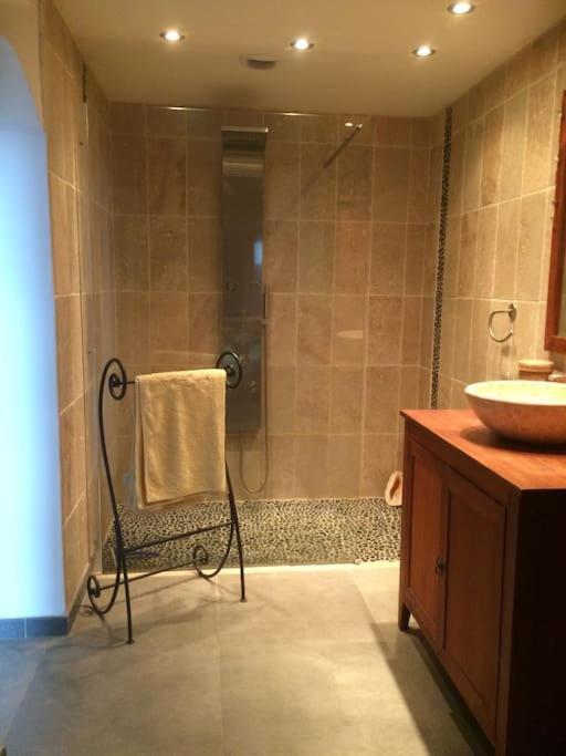 Appartement Sur La Colline Avec Acces Piscine Volx Esterno foto